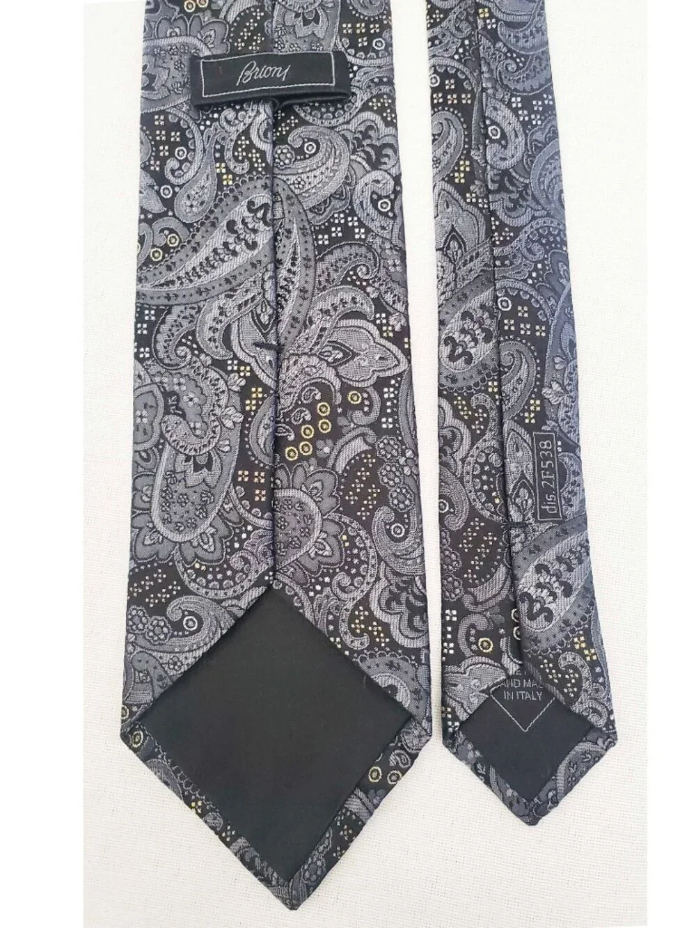 Brioni Men's Jaxaurd Paisley Silk Tie Black Silver Gray Gold DIS. 2F538 Italy